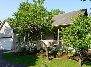 8690 Shade Tree Cir, Crystal Lake, IL 60014