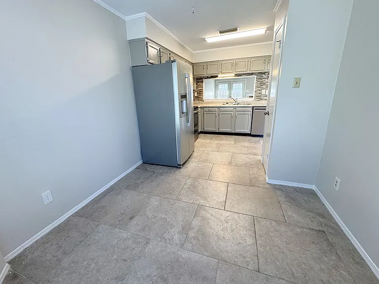 5900 Grelot Rd #504 — Photo 6