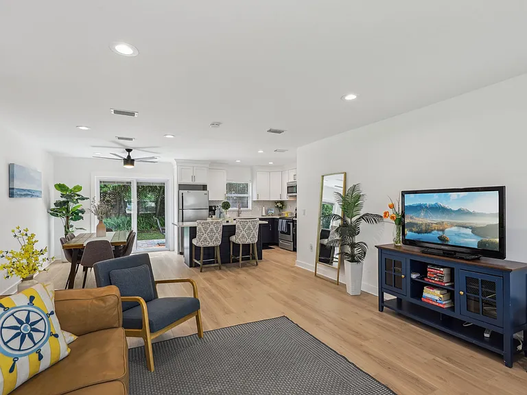 2429 S Beach Pkwy — Photo 2