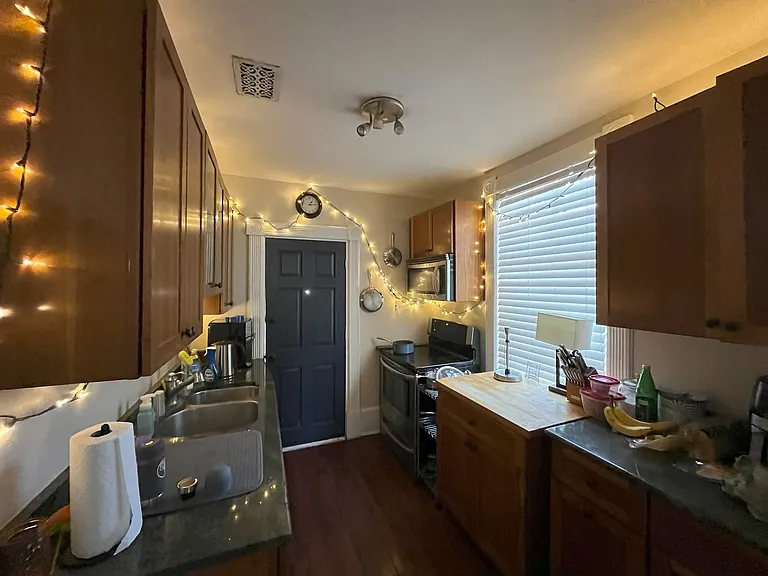 115 W Perry St #C — Photo 3