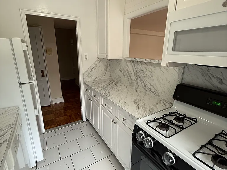 192-65 71st Cres #1B — Photo 1