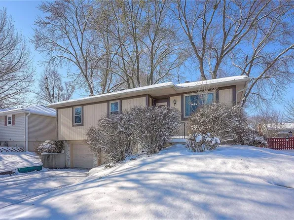 706 S 9th St, Edwardsville, KS 66111