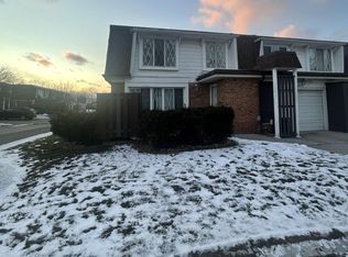 29473 City Center Dr, Warren, MI 48093