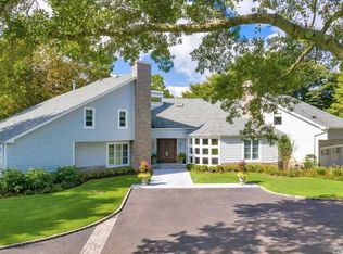 201 Brookville Rd, Brookville, NY 11545