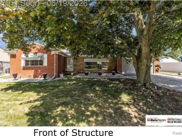 14000 Warner Ct, Livonia, MI 48154