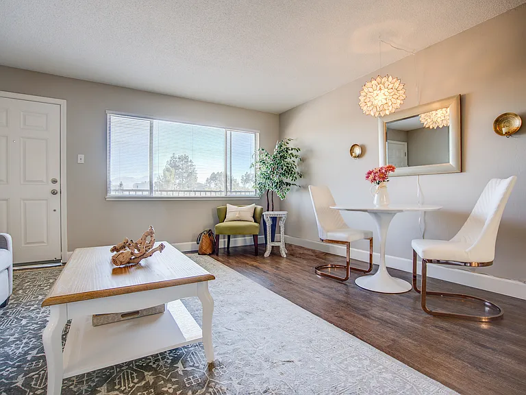Living room 4