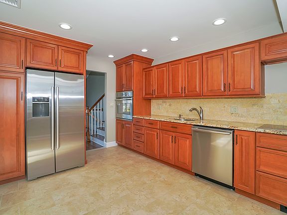 2nd image of 30 Park Lane Pl