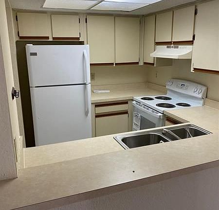 2nd image of 1520 SE Royal Green Cir APT K203