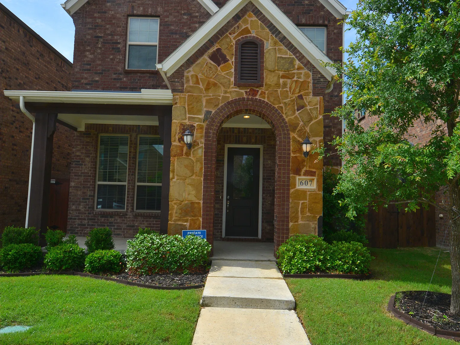 3 bed, 2.5 bath, 1913 sqft, $2,680 — Photo 2