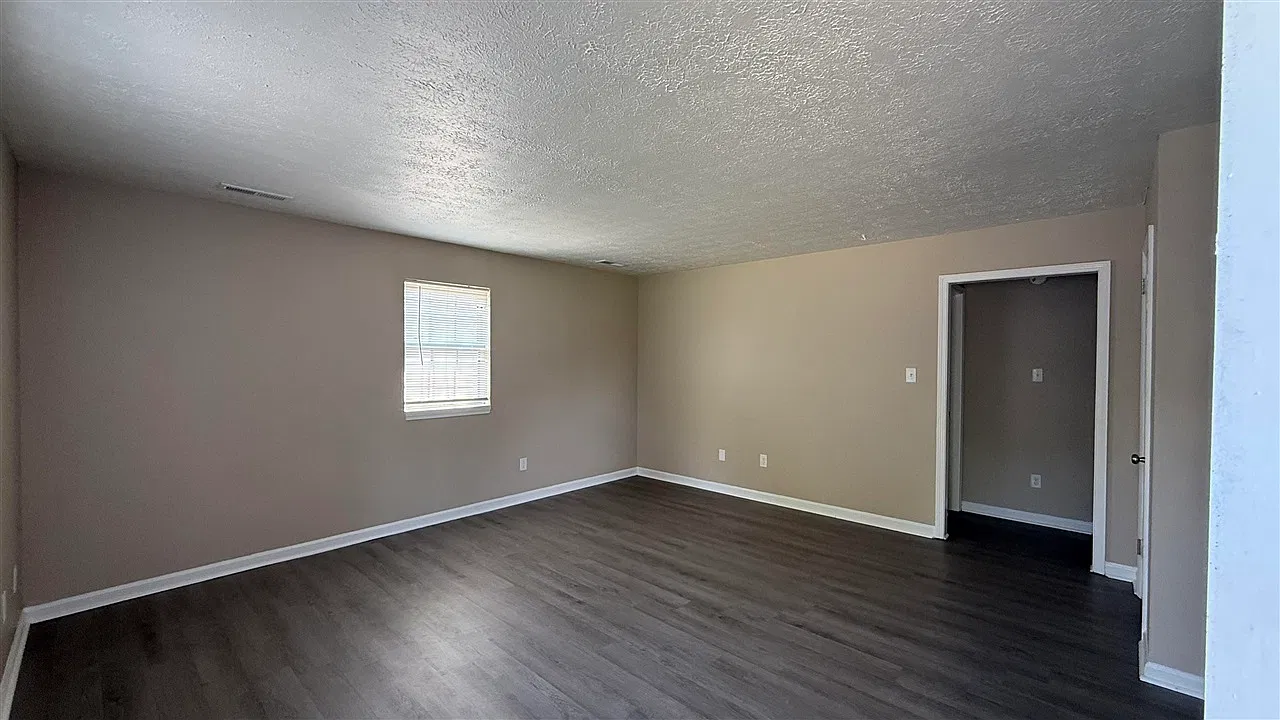 2 bed, 900 sqft, $950 — Photo 2