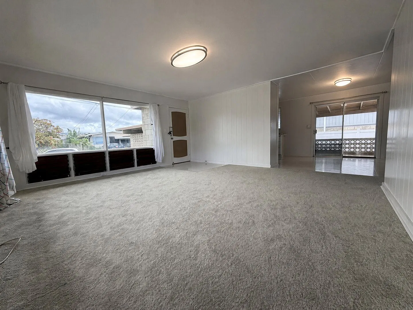 Pearl City - 3 bedroom, 2 bathroom, 2 car carport, Spacious Yard and Outdoor Patio — Photo 2