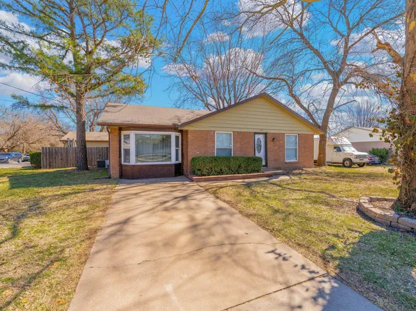 223 N Woodlawn St, Wellington, KS 67152