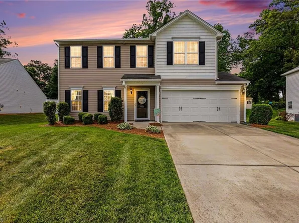 830 Leach Ave, Thomasville, NC 27360