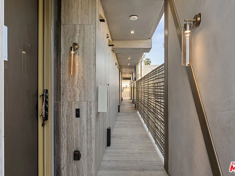 1021 N Ogden Dr #Penthouse 7 — Photo 19
