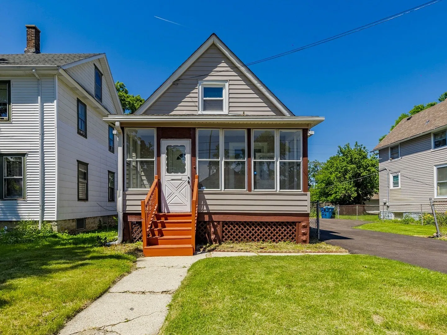 5 bed, 1426 sqft, $2,400 — Photo 1