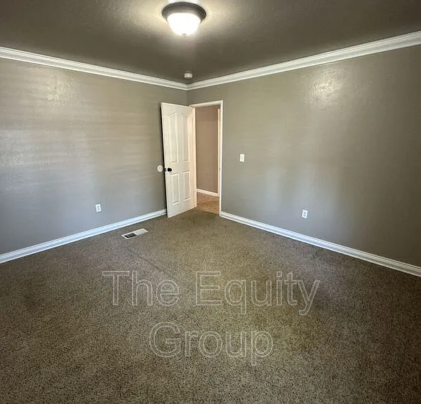 2601 S Kloth Dr — Photo 16