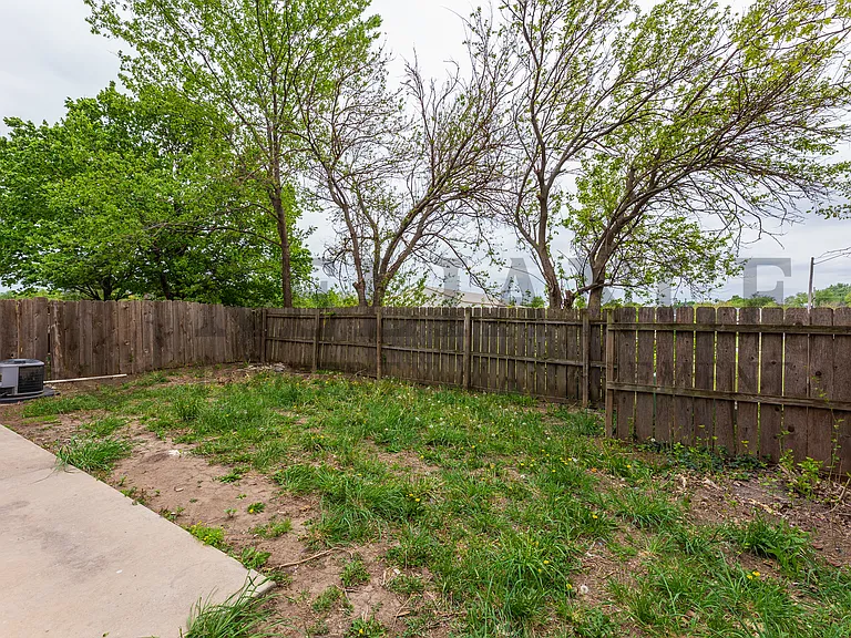 1518 S Todd Pl — Photo 2