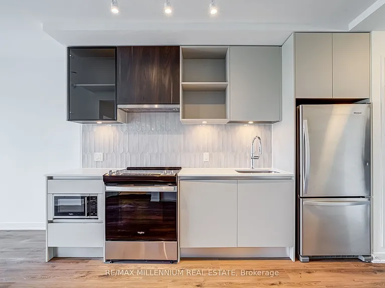 395 Dundas St W #531 — Photo 11