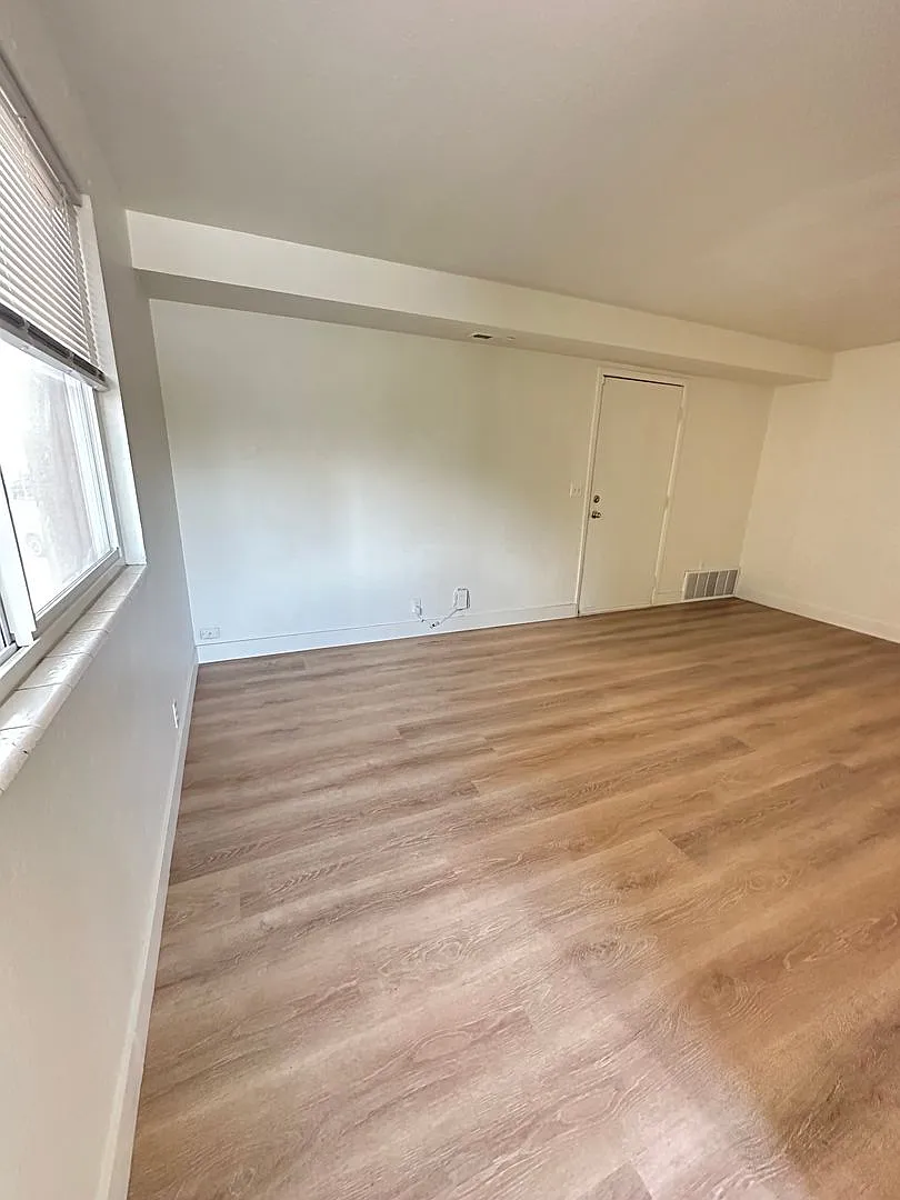 Get $500 Off The First Months Rent — Photo 4