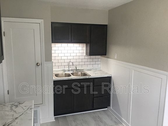 4th image of 748 Loekes Dr