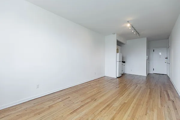 Rented by Bond New York | media 9