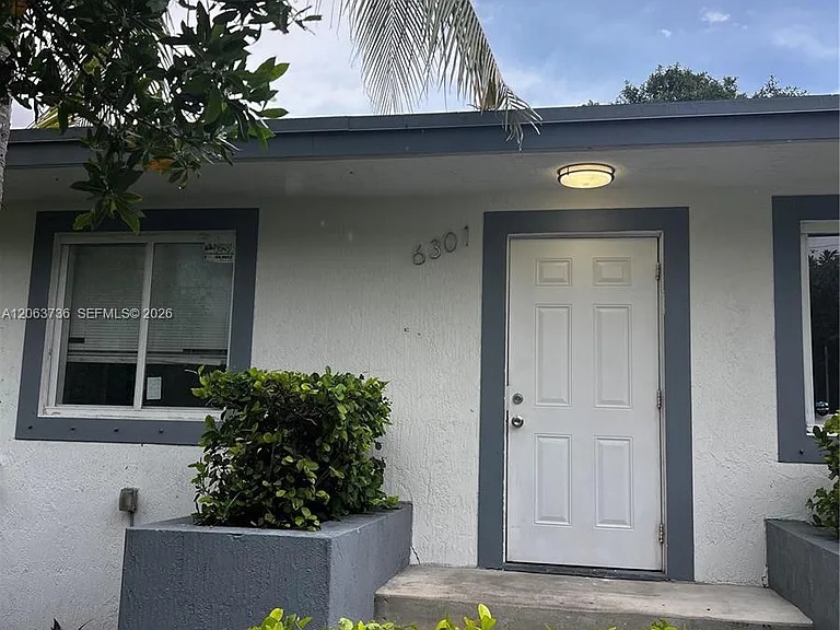 6301 NW 1st Pl — Photo 2