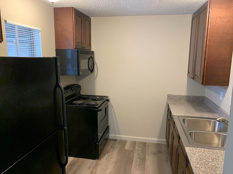 1st image of 2915 Leeway Dr APT D