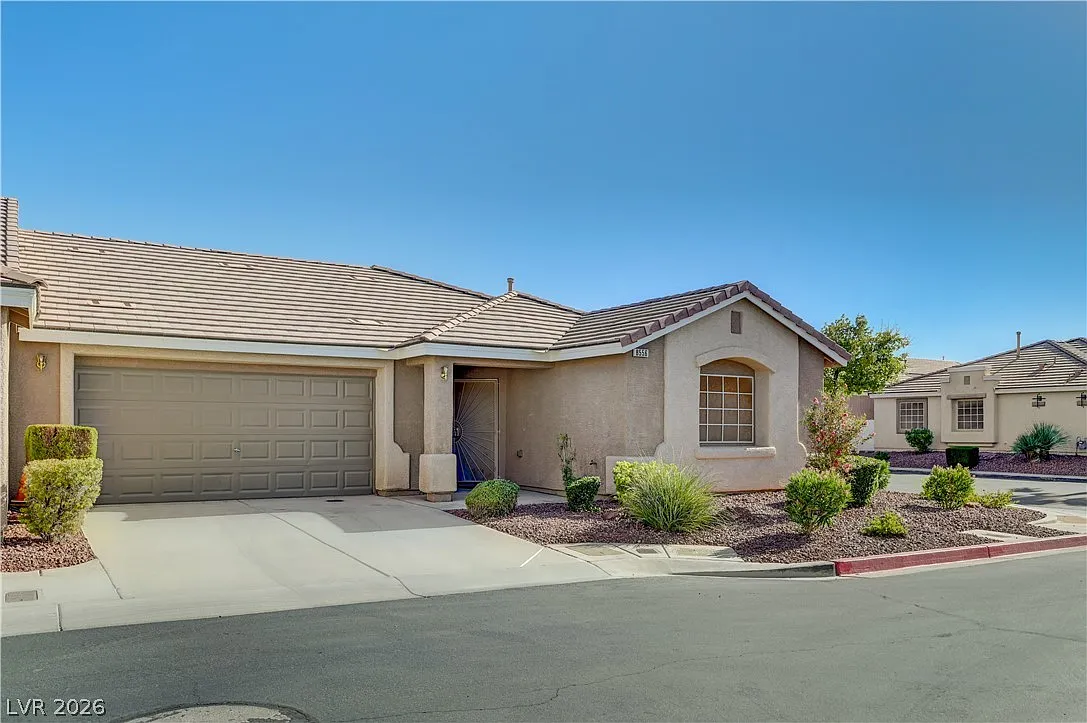 3 bed, 2.0 bath, 1234 sqft, $1,875 — Photo 3