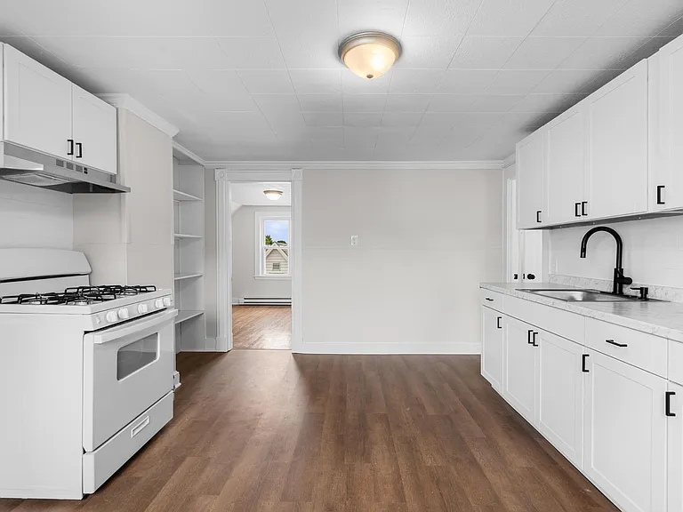 35 Newton St #3 — Photo 9