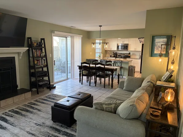 4594 Genoa Cir, Virginia Beach, VA 23462