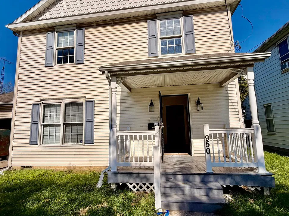 952 W Delaware Ave