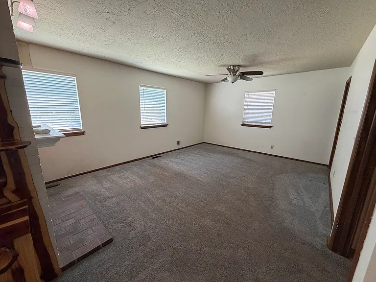2517 Chateau Dr — Photo 16