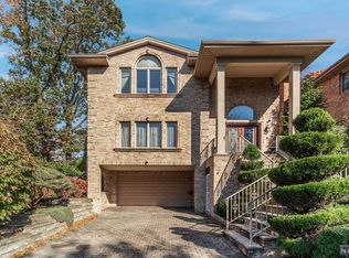 467 Bluff Rd, Fort Lee, NJ 07024