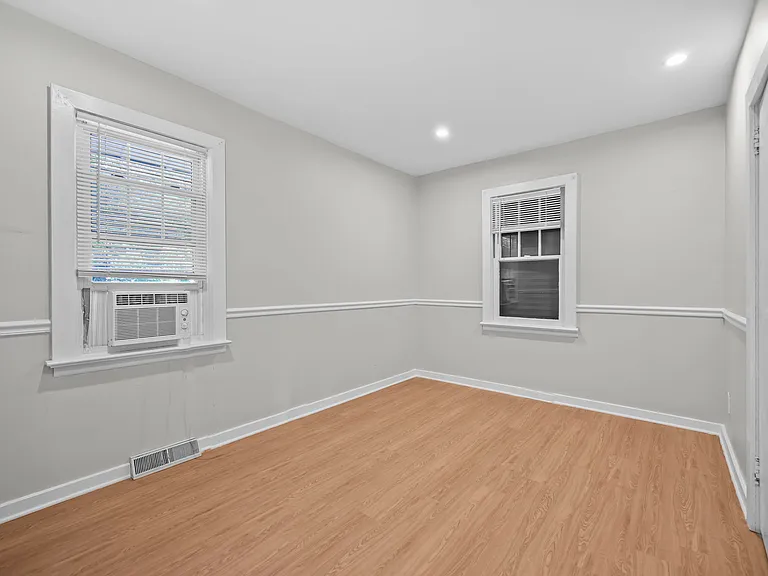 4 Thurston Ave — Photo 13