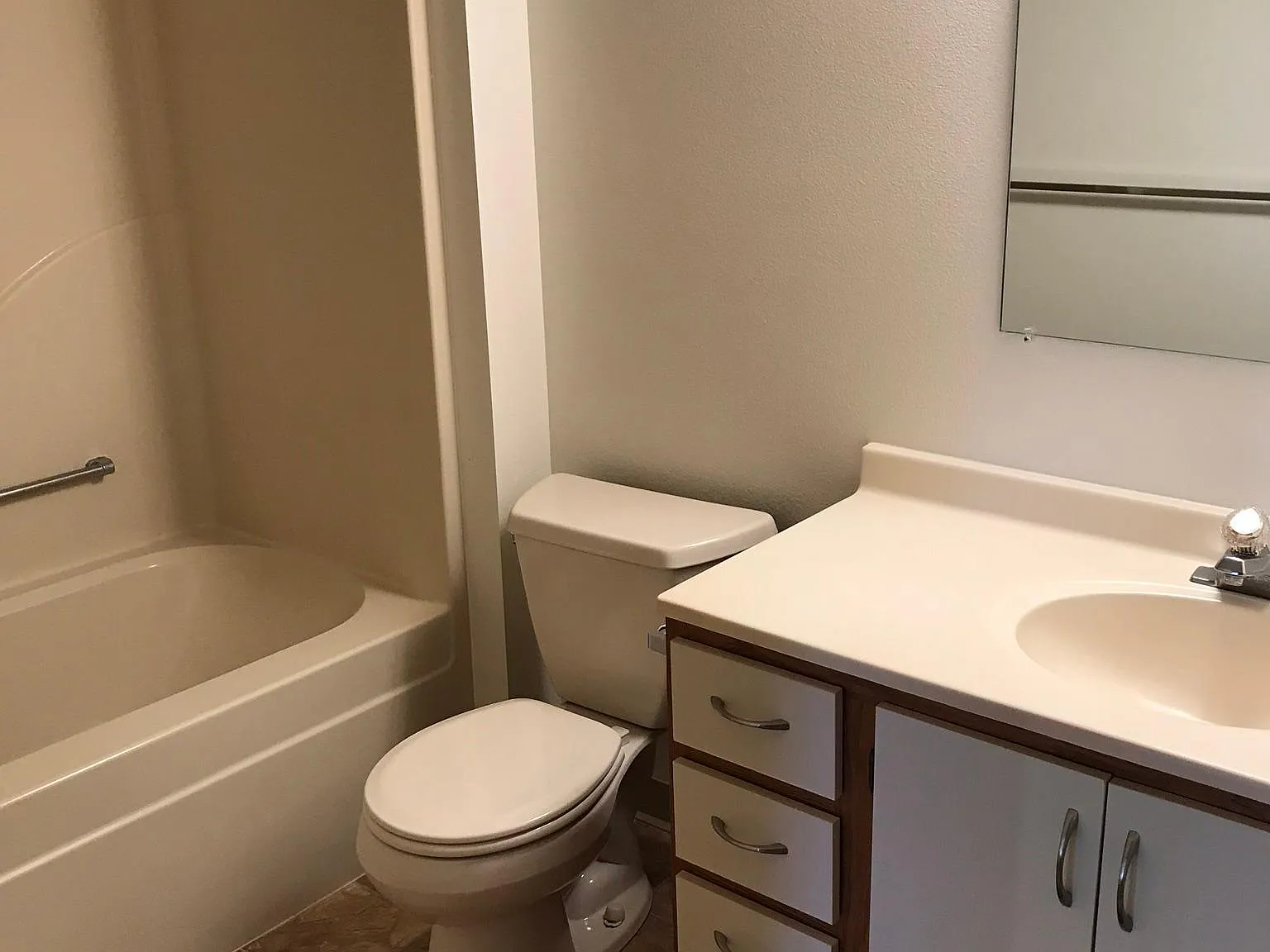2 bed, 850 sqft, $1,000 — Photo 4