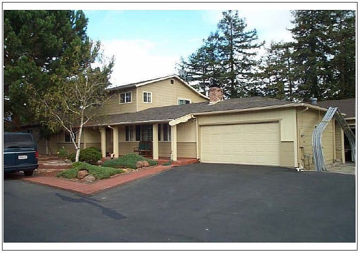 Front View of 1245 Dewing Lane