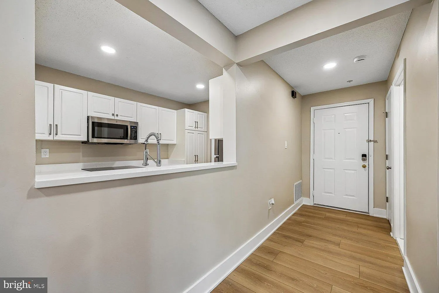 2 bed, 2.0 bath, 1500 sqft, $2,400 — Photo 2