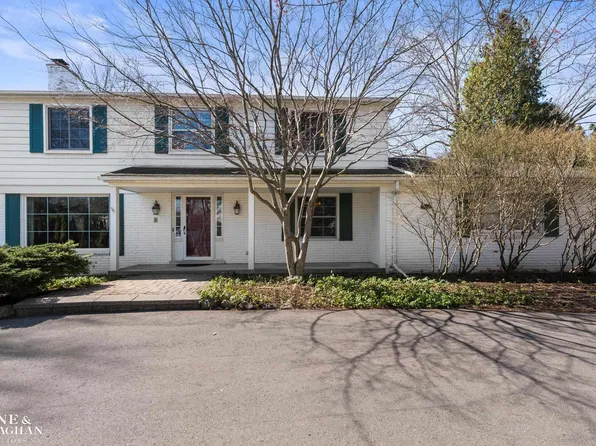 4663 Hedgewood Dr, Bloomfield Hills, MI 48301