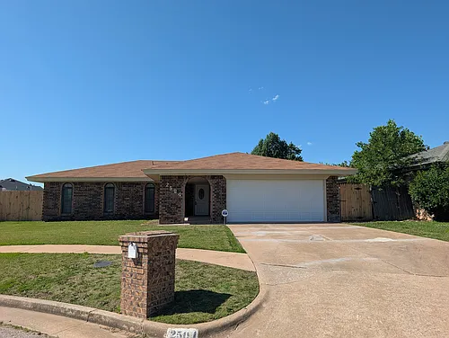 2504 SW 92nd St Photo 1