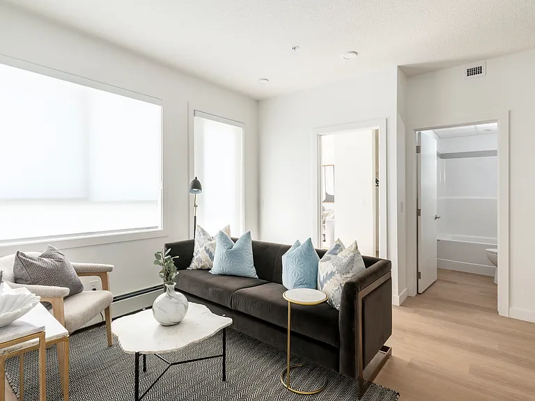 110 Lucas Cres NW — Photo 5