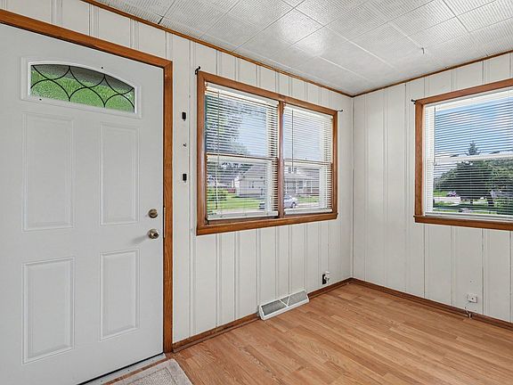 2nd image of 1215 Wilcox St
