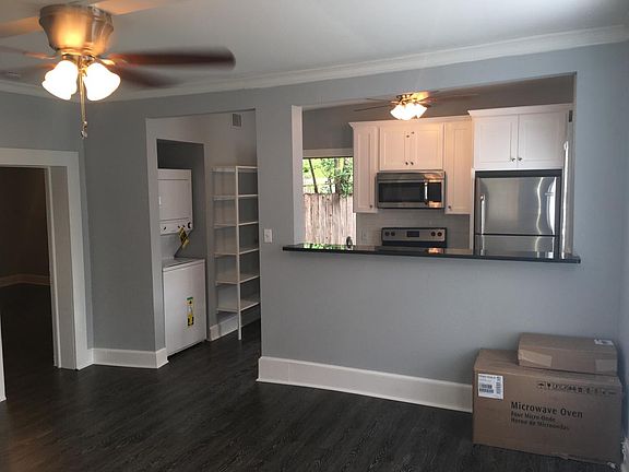 3rd image of 504 E Guenther St