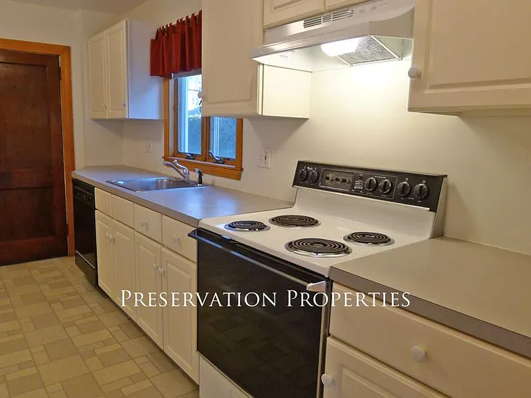 4 Derby Rd #1 — Photo 4