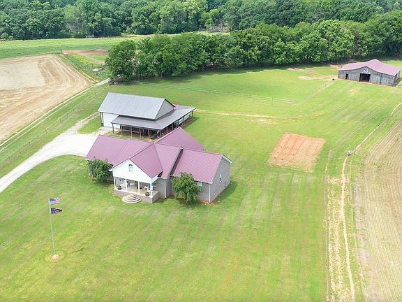 2nd image of 210 Howland Farm Ln