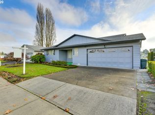 1944 W Hayes St, Woodburn, OR