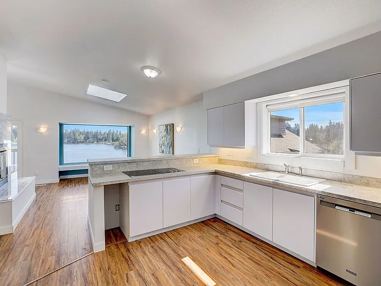 9721 Lake Steilacoom Dr SW — Photo 8