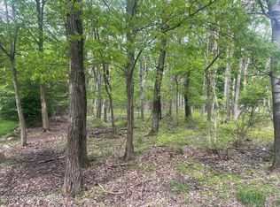 4007 Cedar Dr, Long Pond, PA