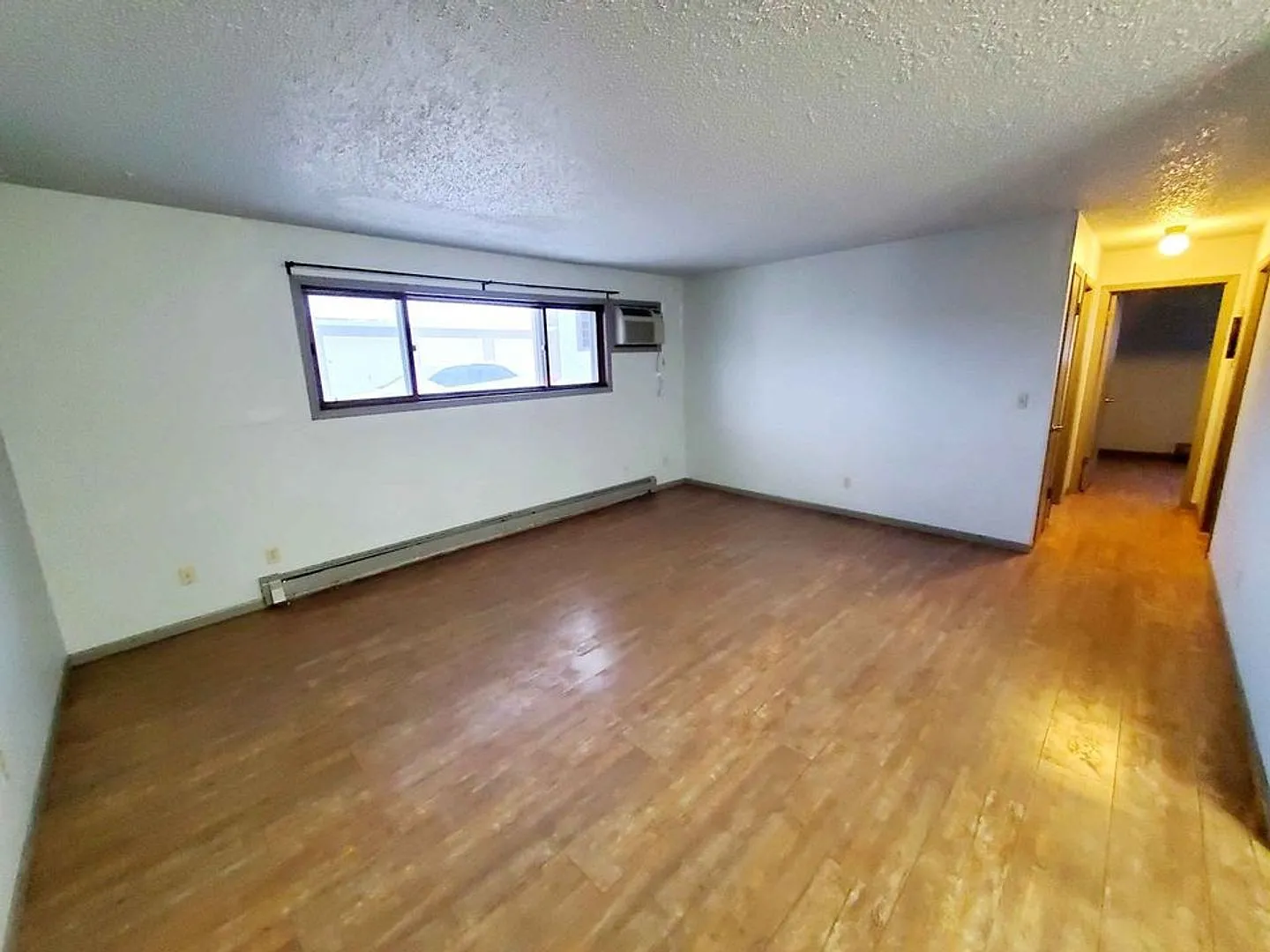 2901 E Rosser Ave — Photo 3