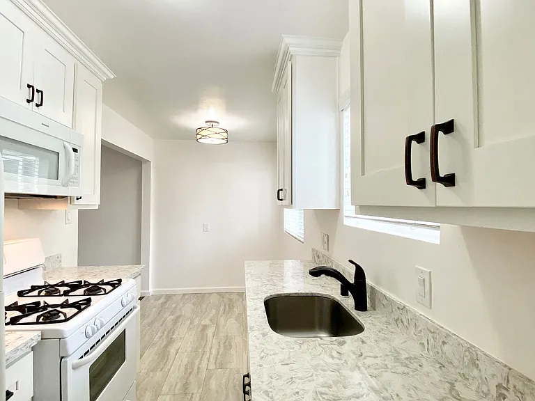 1211 Jefferson St — Photo 31