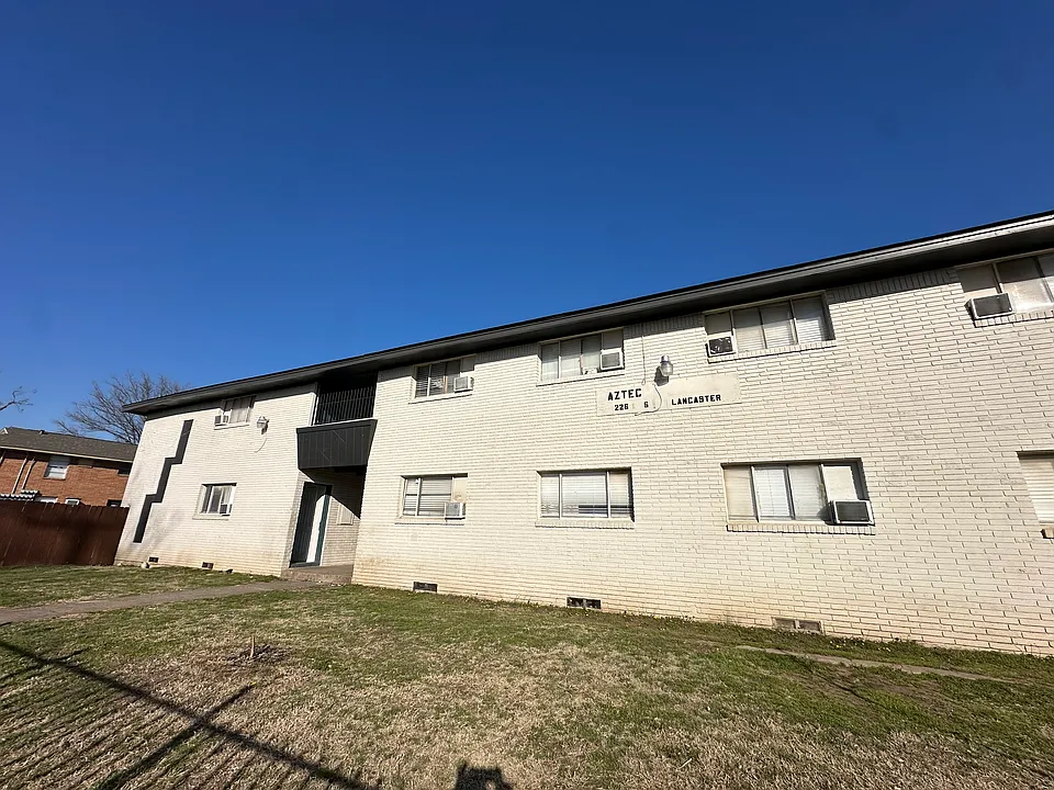 226 S Lancaster Ave #226